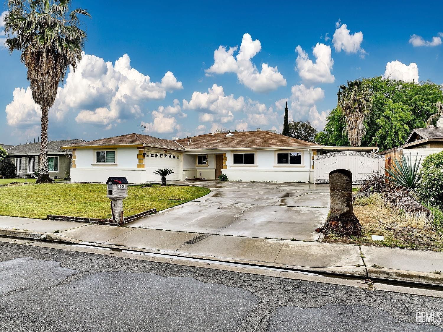 2209 Westminster Dr Bakersfield, CA 93309 - Thumbnail 2