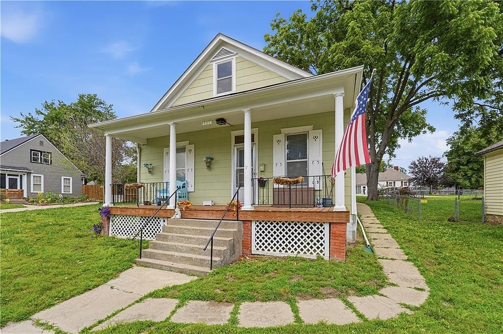 1328 Spruce St Leavenworth, KS 66048, 66048