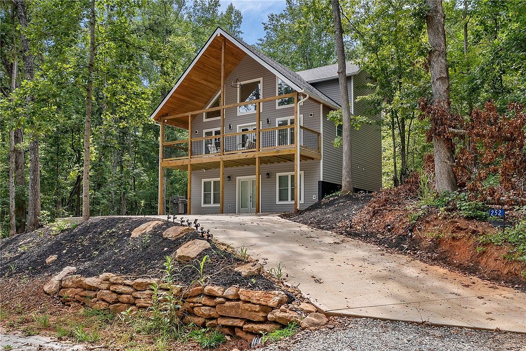 252 Dogwood Dr Westminster, SC 29693  | Single Family