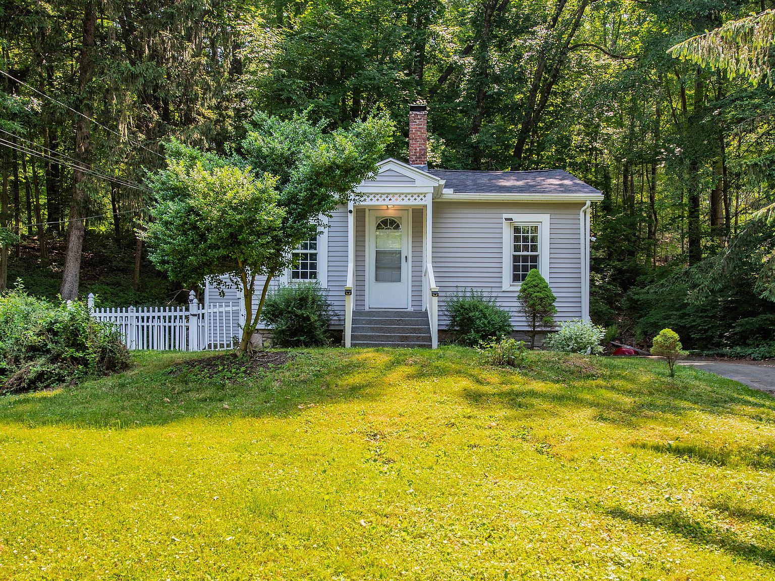 108 Knox Ave Killingly, CT 06239 - Thumbnail 2