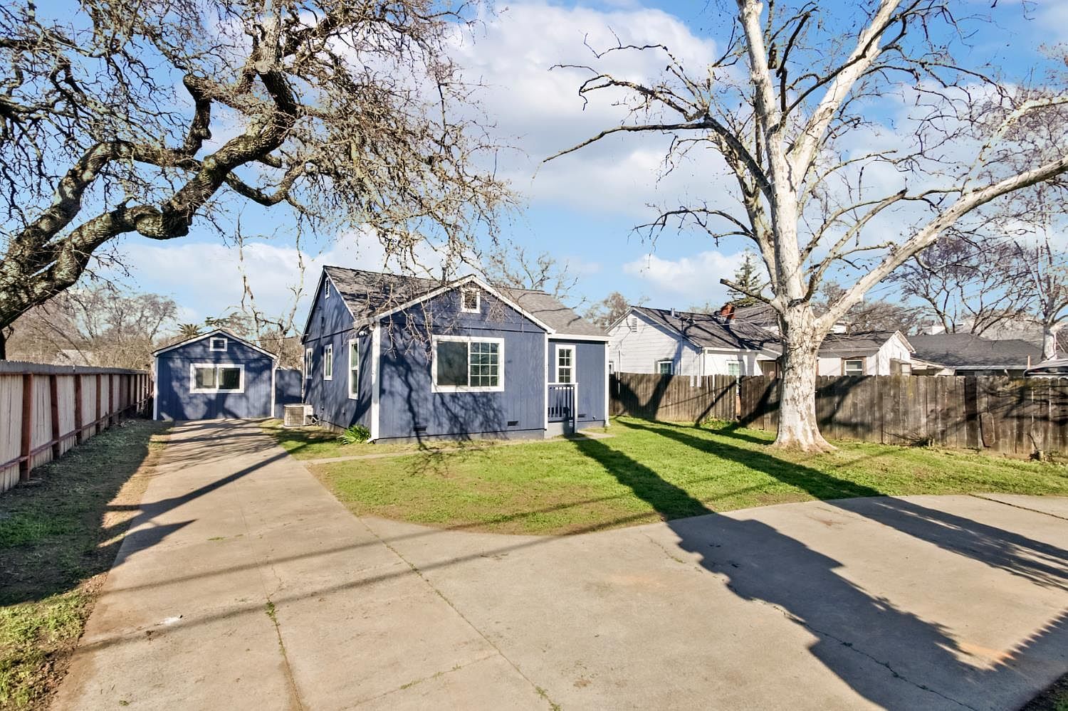 1757 Kenwood St Sacramento, CA 95815 - Thumbnail 2