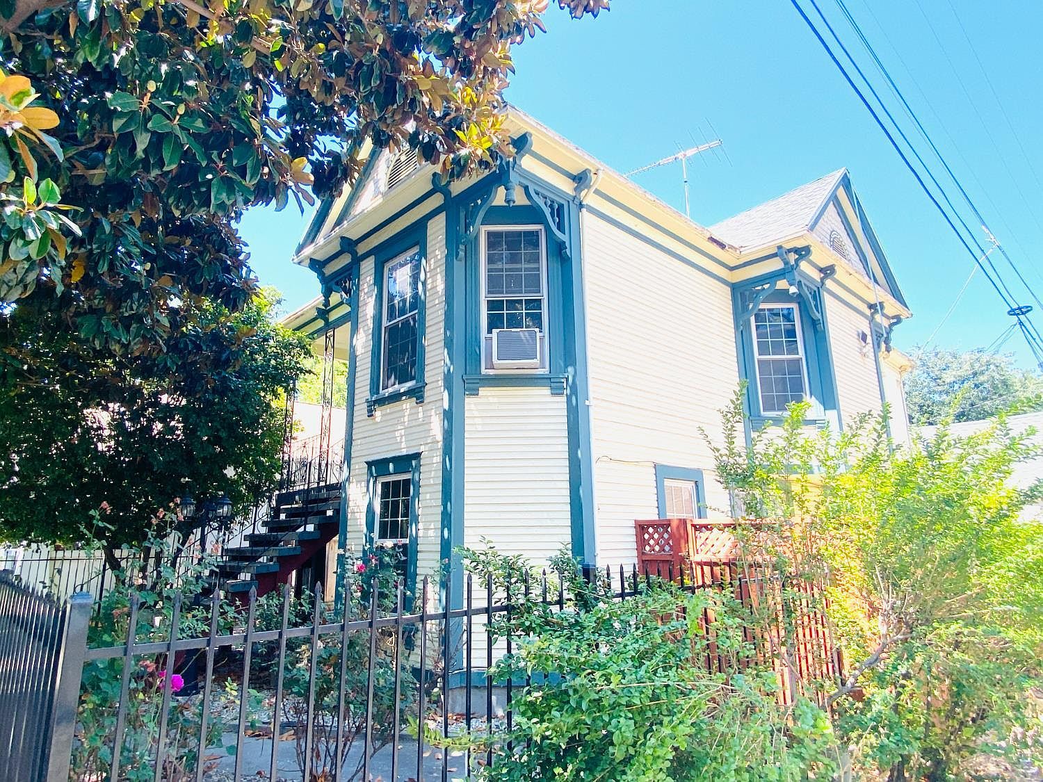 2016 9th St Sacramento, CA 95818 - Thumbnail 2