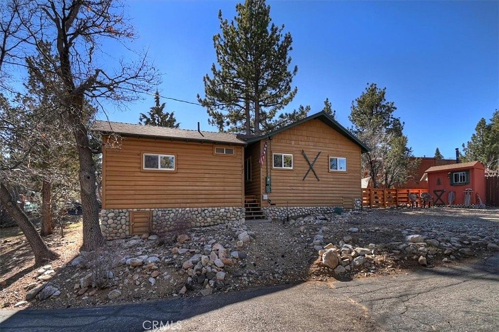 687 Villa Grove Ave Big Bear City, CA 92314 - Thumbnail 2