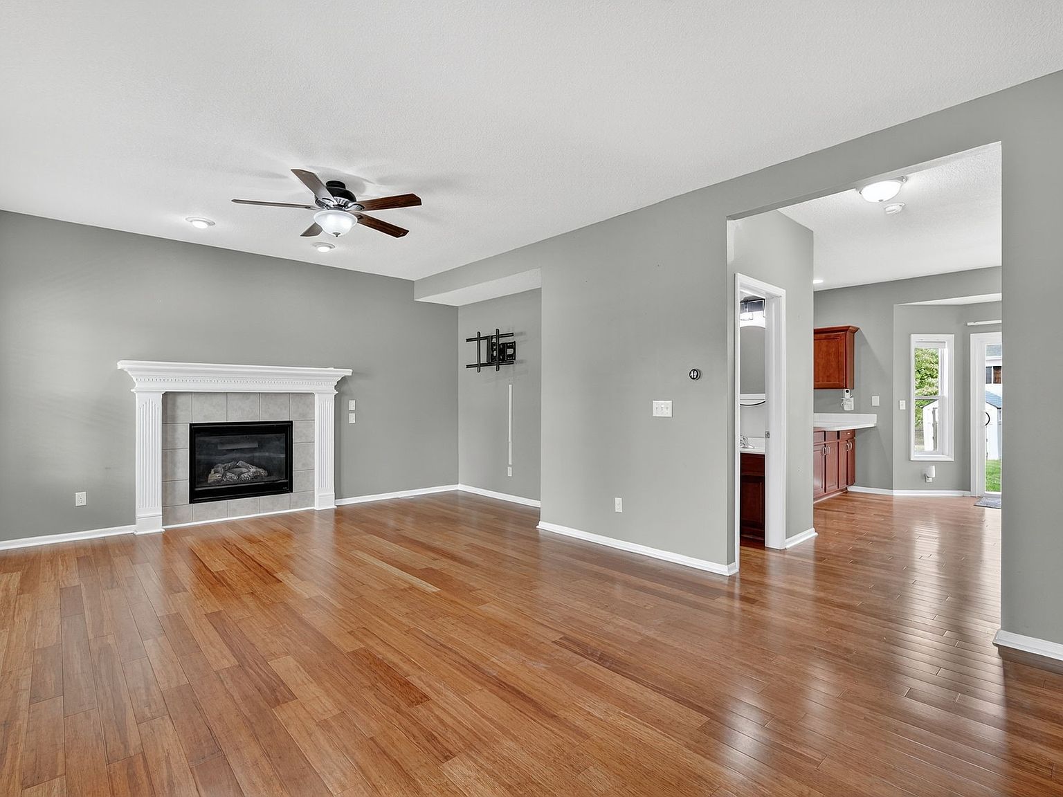 155 SE Baytree Dr Waukee, IA 50263 - Thumbnail 2