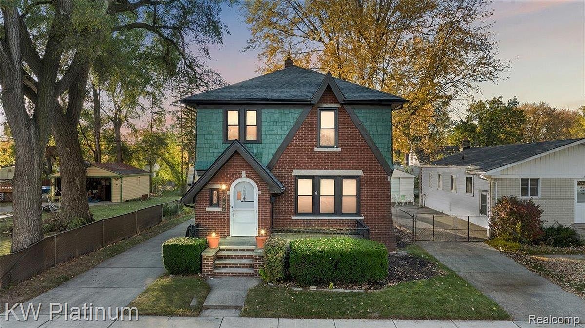 21067 Albany Ave Warren, MI 48091 - Thumbnail 2