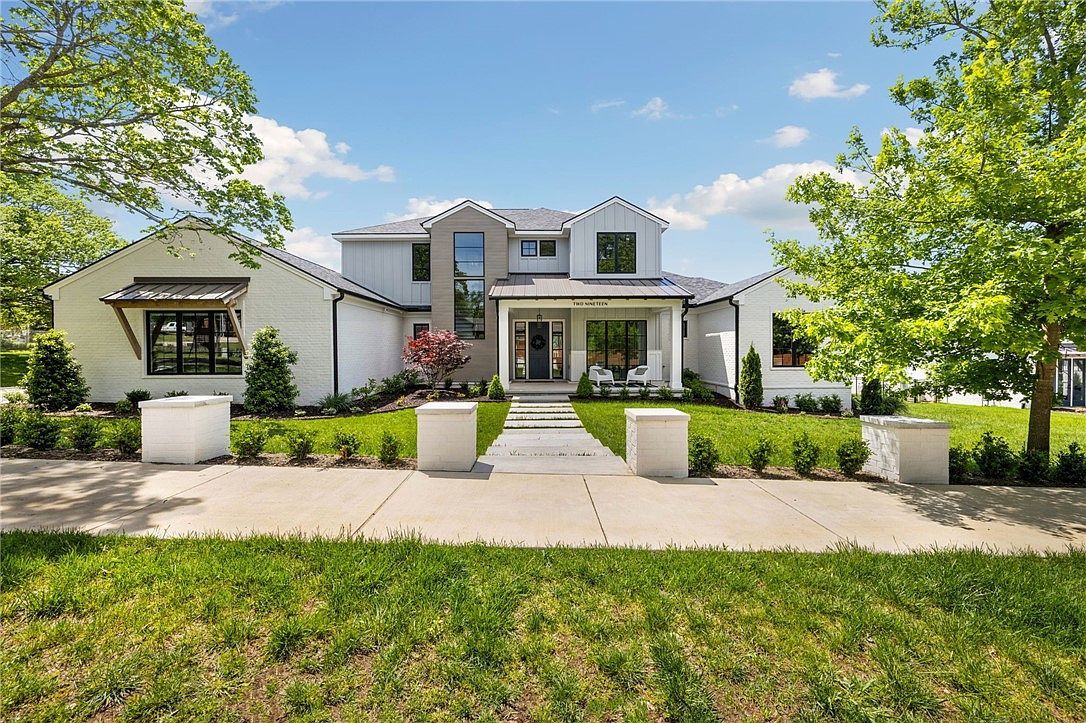 219 W Lawson St Fayetteville, AR 72703 - Thumbnail 2