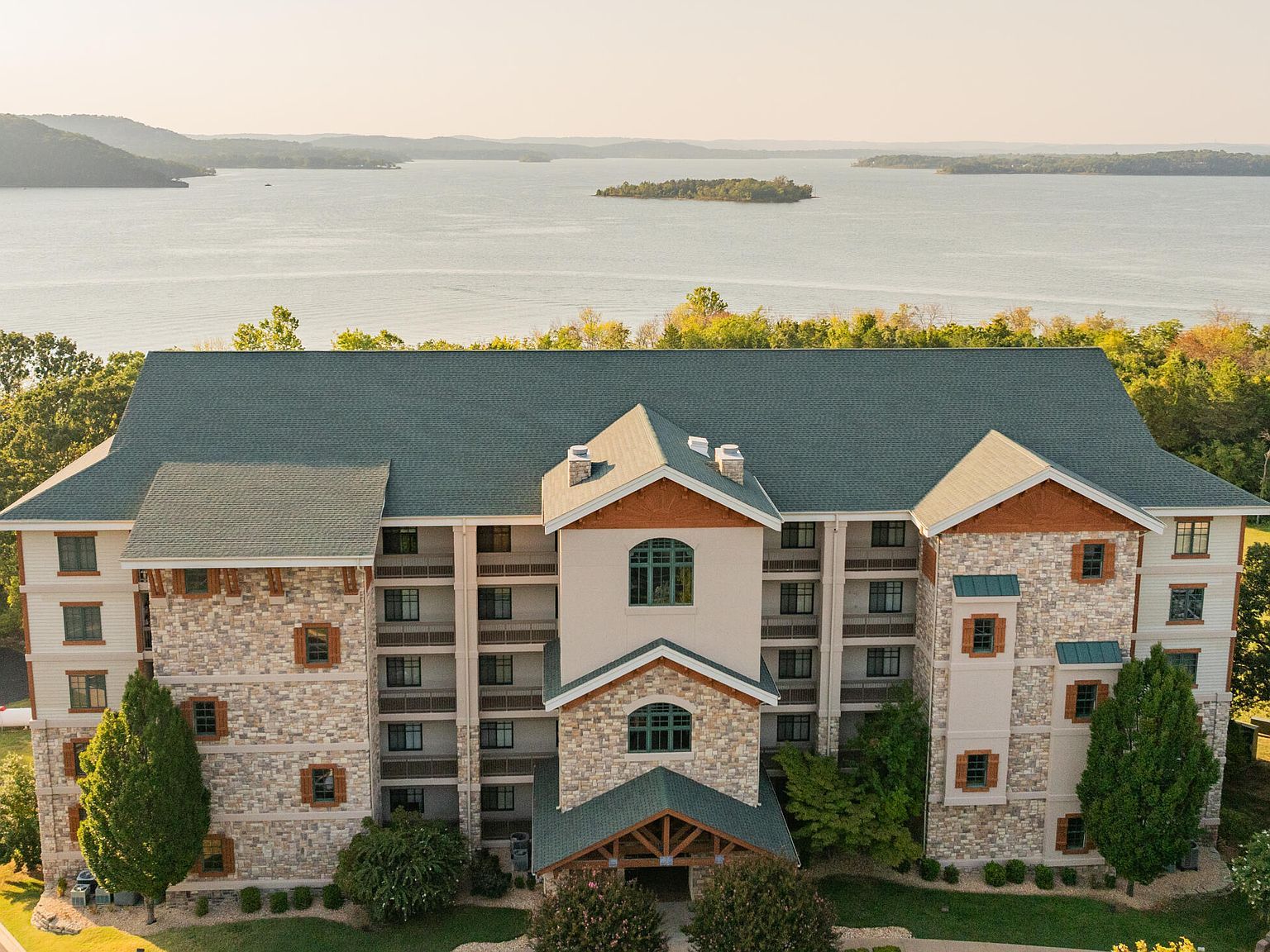 250 Lakewood Dr APT 5204 Hollister, MO 65672  | Condominium