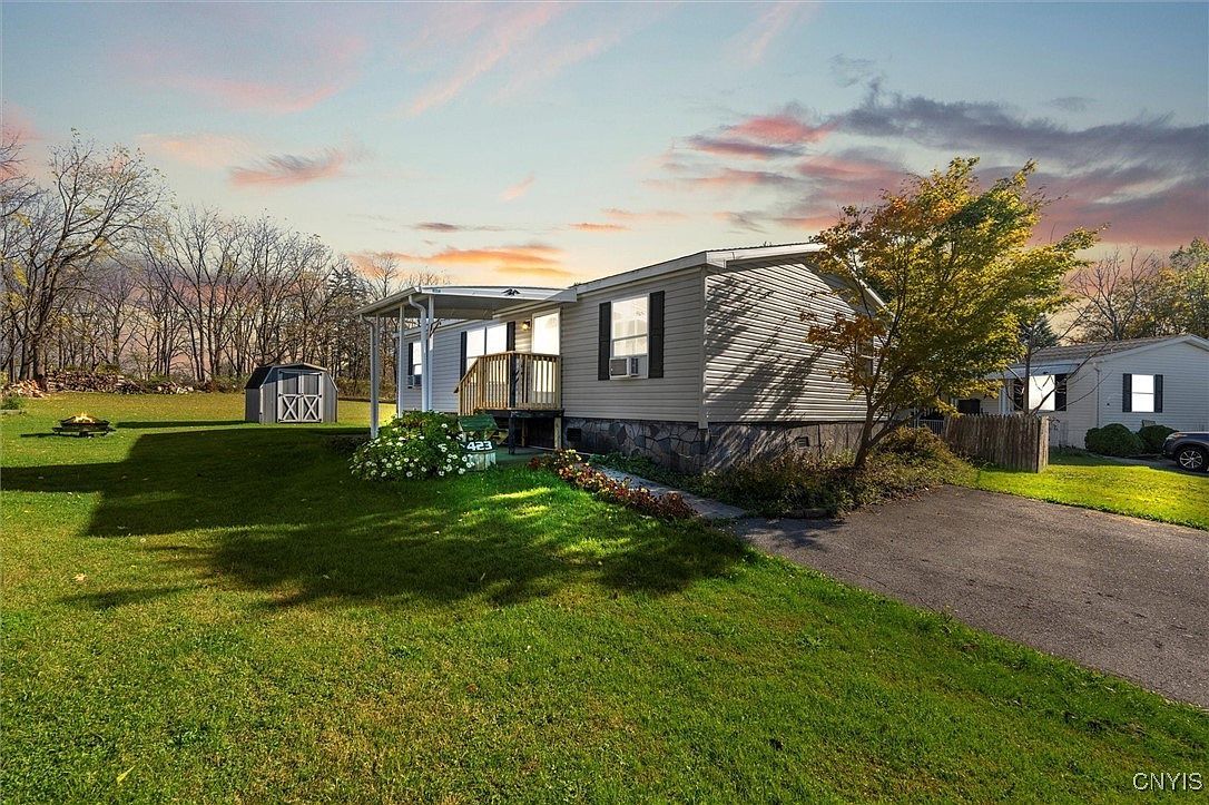 423 Mountain Ash Dr Canandaigua, NY 14424 - Thumbnail 2