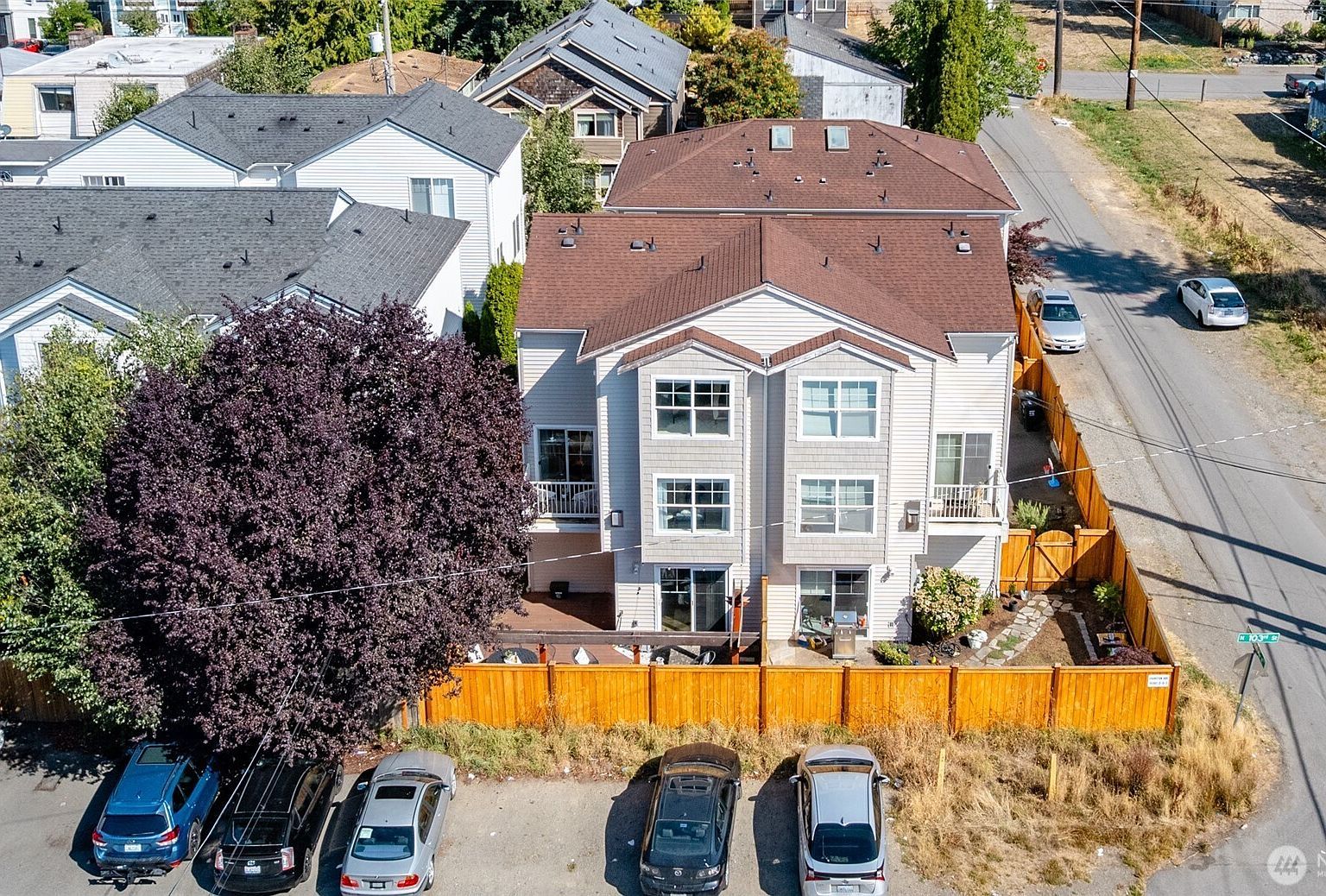 10303 Evanston Ave N Seattle, WA 98133 - Thumbnail 2