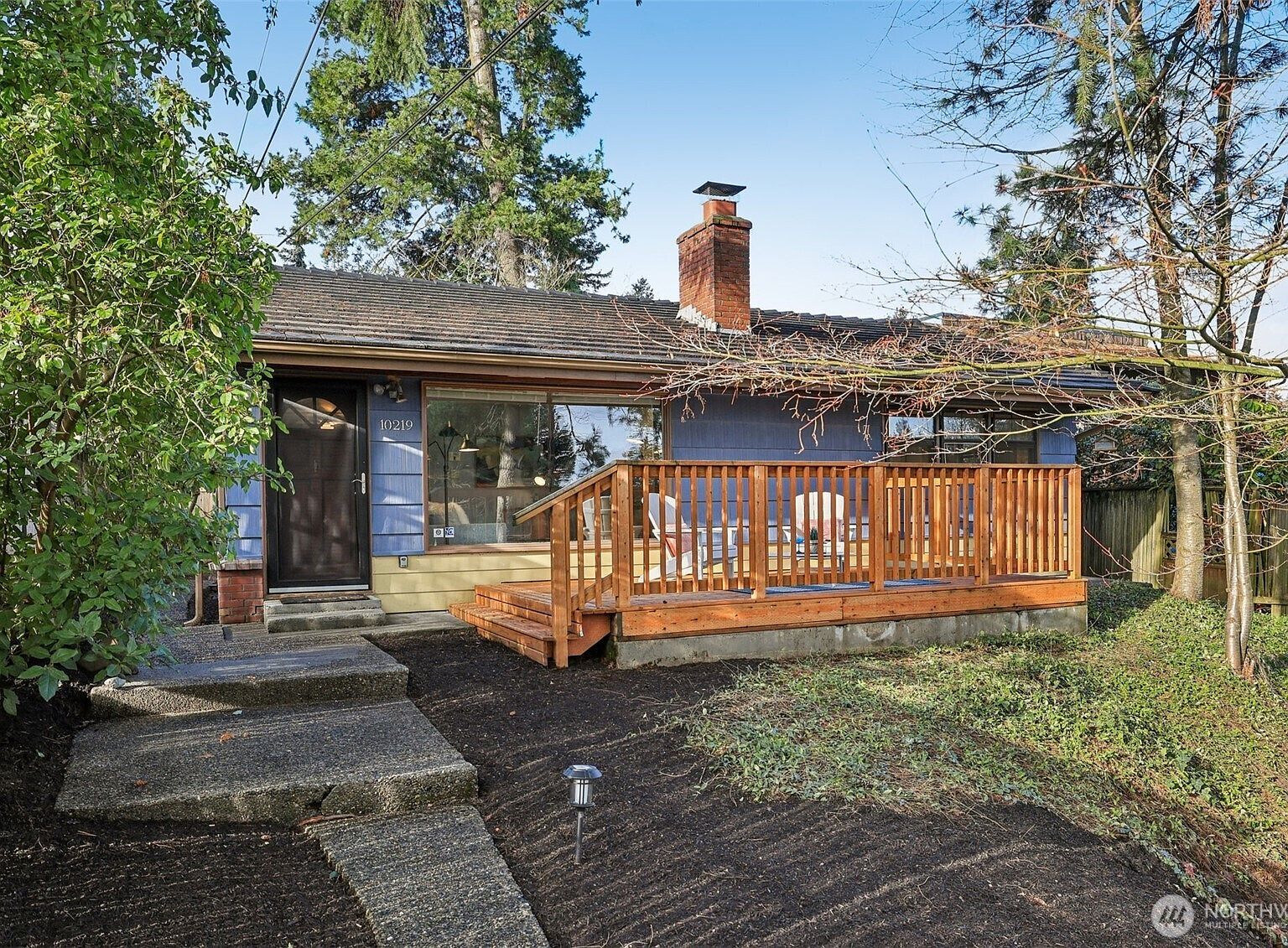 10219 15th Ave NE Seattle, WA 98125 - Thumbnail 2