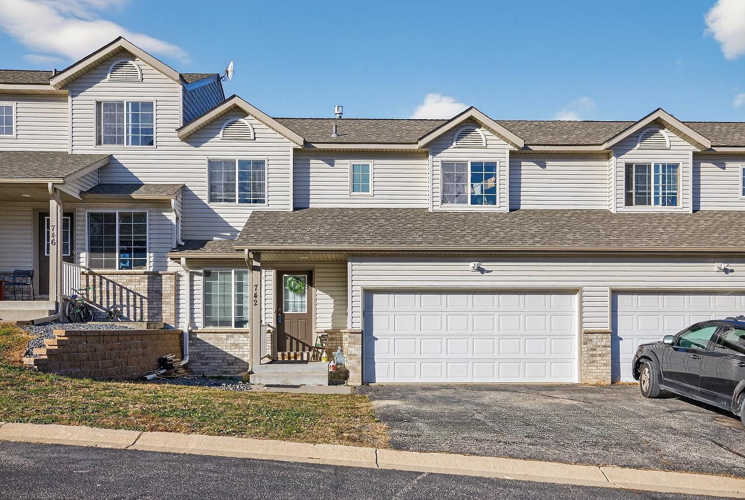 742 Baylee Pl SW Pine Island, MN 55963 - Thumbnail 2