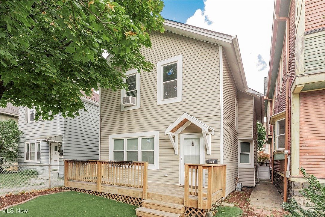1004 Fairfield Ave Cleveland, OH 44113 - Thumbnail 2