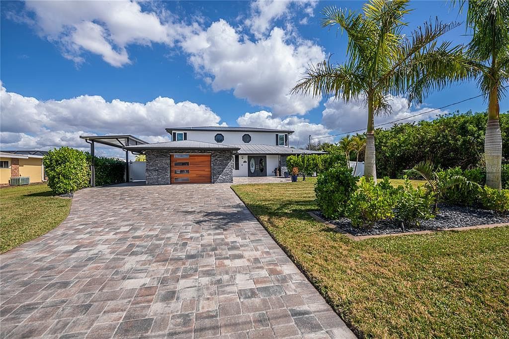 2424 Harbour Dr Punta Gorda, FL 33983 - Thumbnail 2