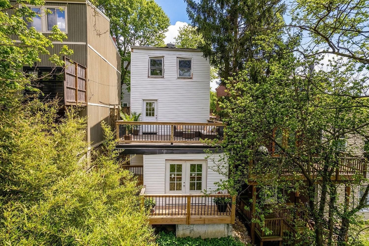 2169 Sohn St Cincinnati, OH 45219 - Thumbnail 2