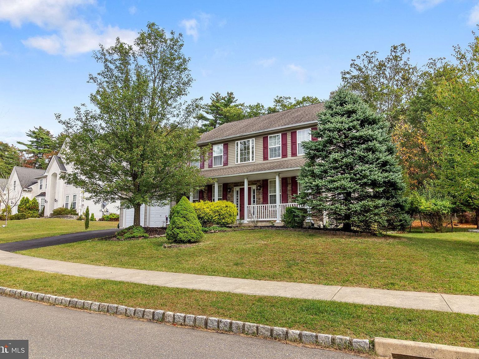 106 Daffodil Dr East Stroudsburg, PA 18301 - Thumbnail 2