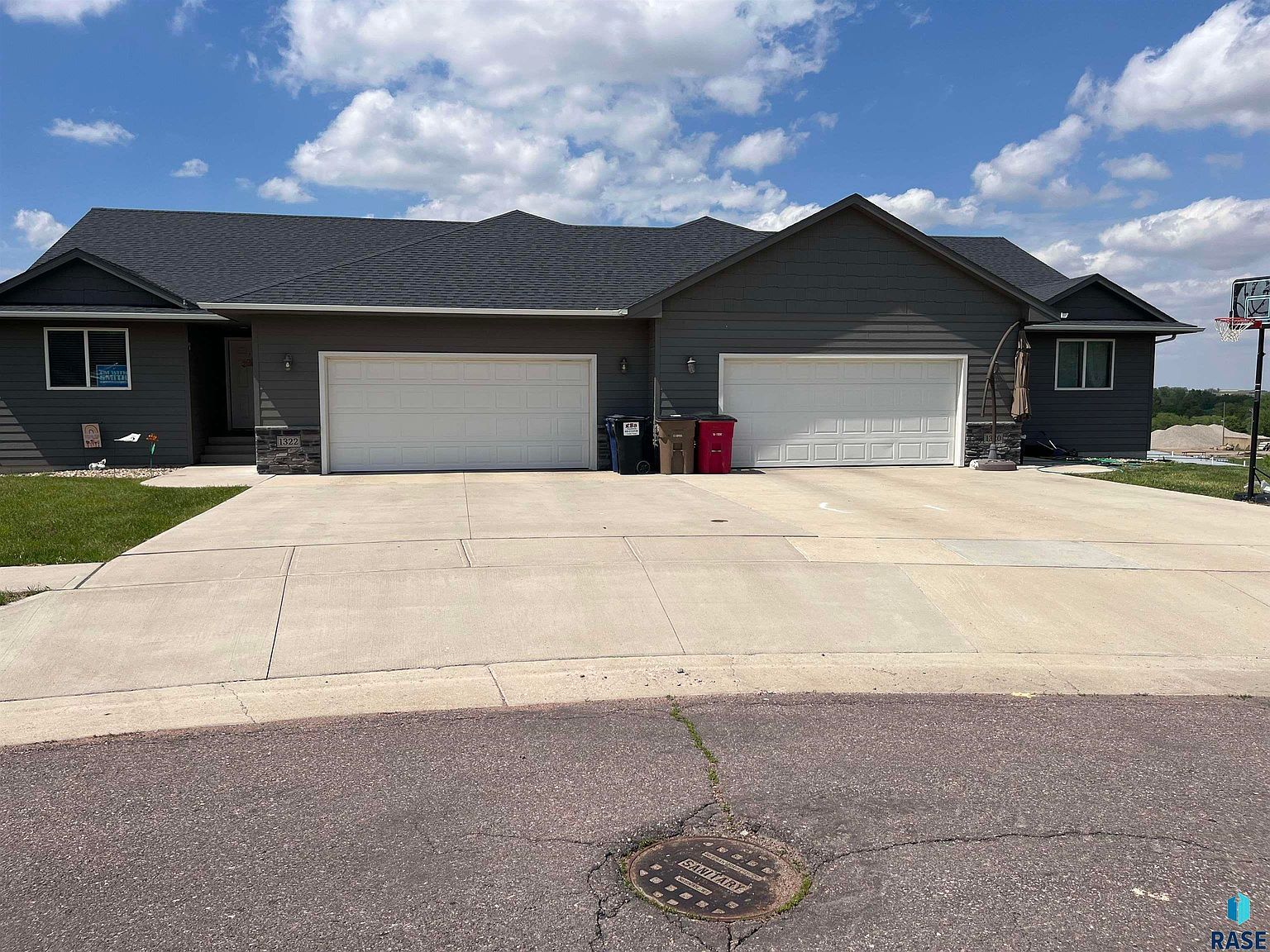 1320 N Archer Dr Sioux Falls, SD 57103, 57103