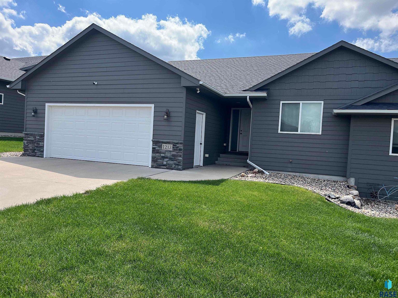 1213 N Archer Ave Sioux Falls, SD 57103, 57103