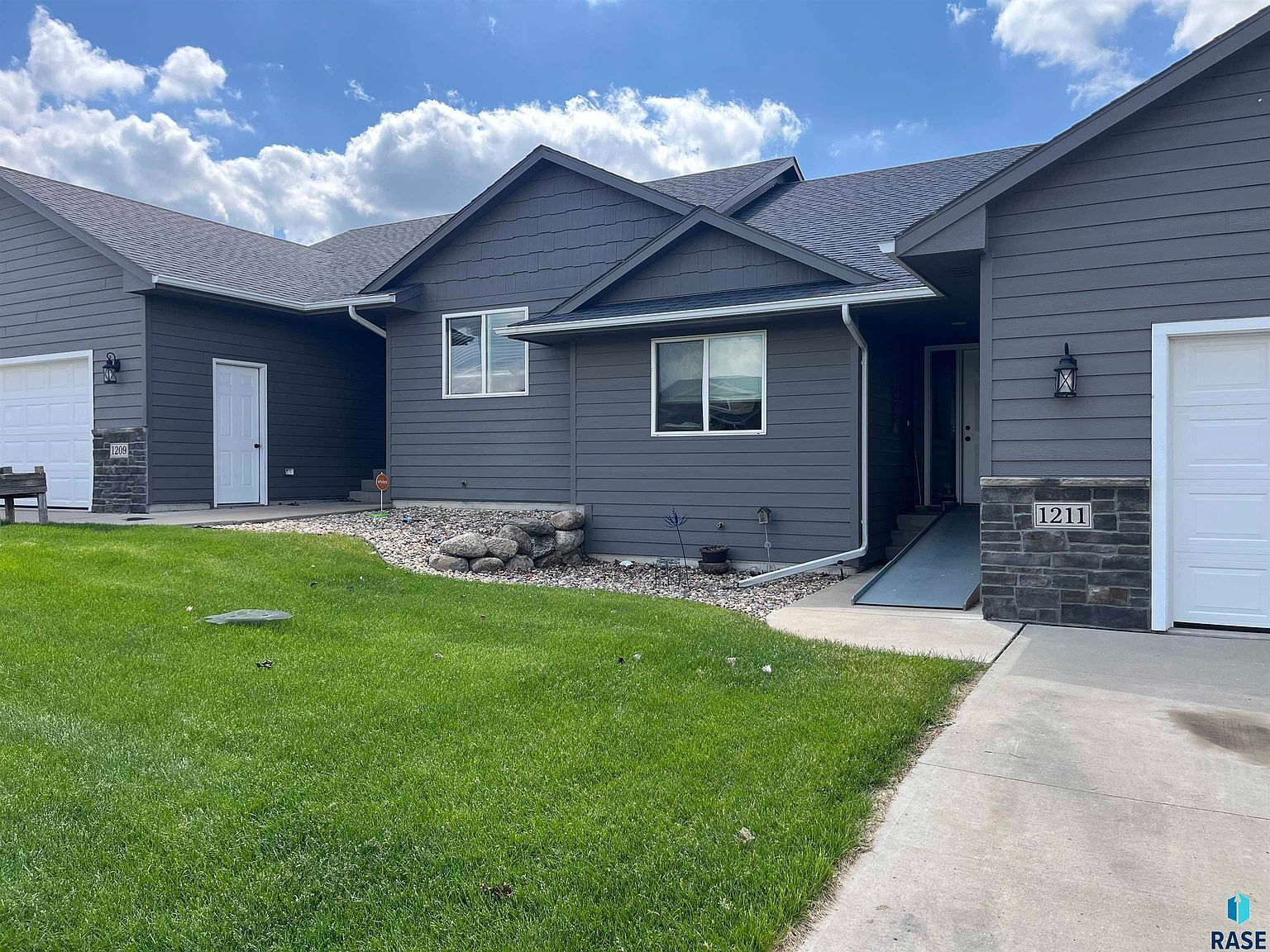 1209 N Archer Ave Sioux Falls, SD 57103, 57103