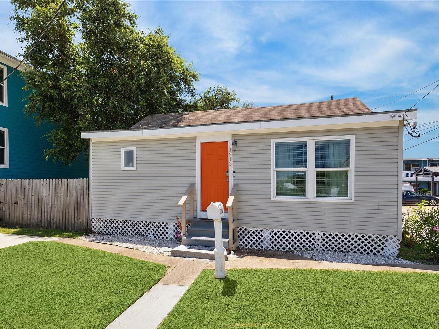 1213 55th St Galveston, TX 77551 - Thumbnail 2