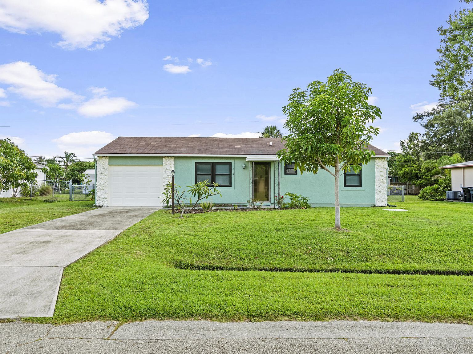849 SE Celtic Ave Port Saint Lucie, FL 34983 - Thumbnail 2
