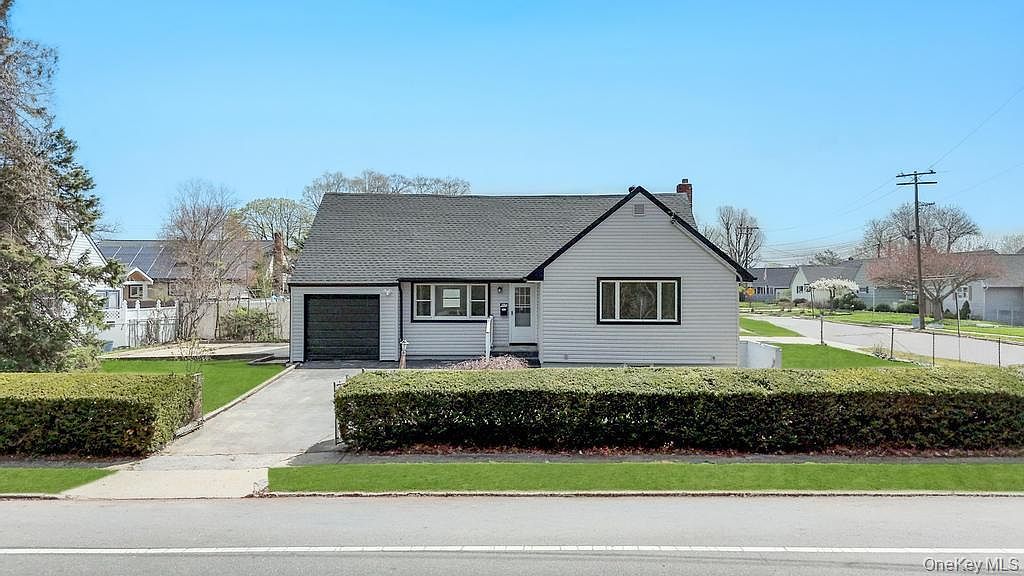 207 August Rd North Babylon, NY 11703  | Multi Family