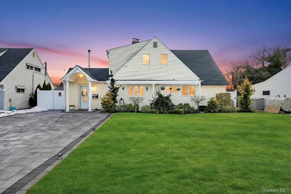 54 Abbot Ln Hicksville, NY 11801  | Single Family