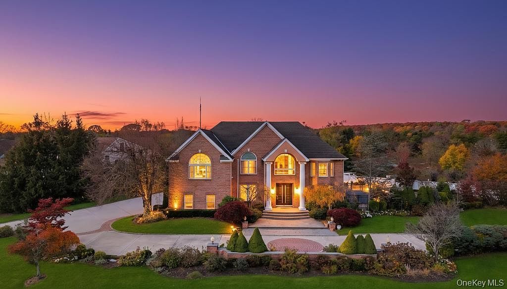 2 Old Bridge Ct Melville, NY 11747  | Single Family