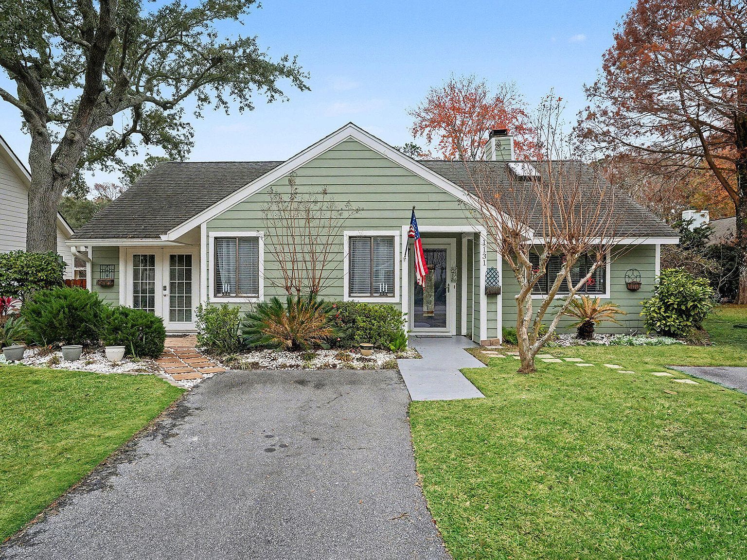 1131 Daffodil Ln Mount Pleasant, SC 29464 - Thumbnail 2