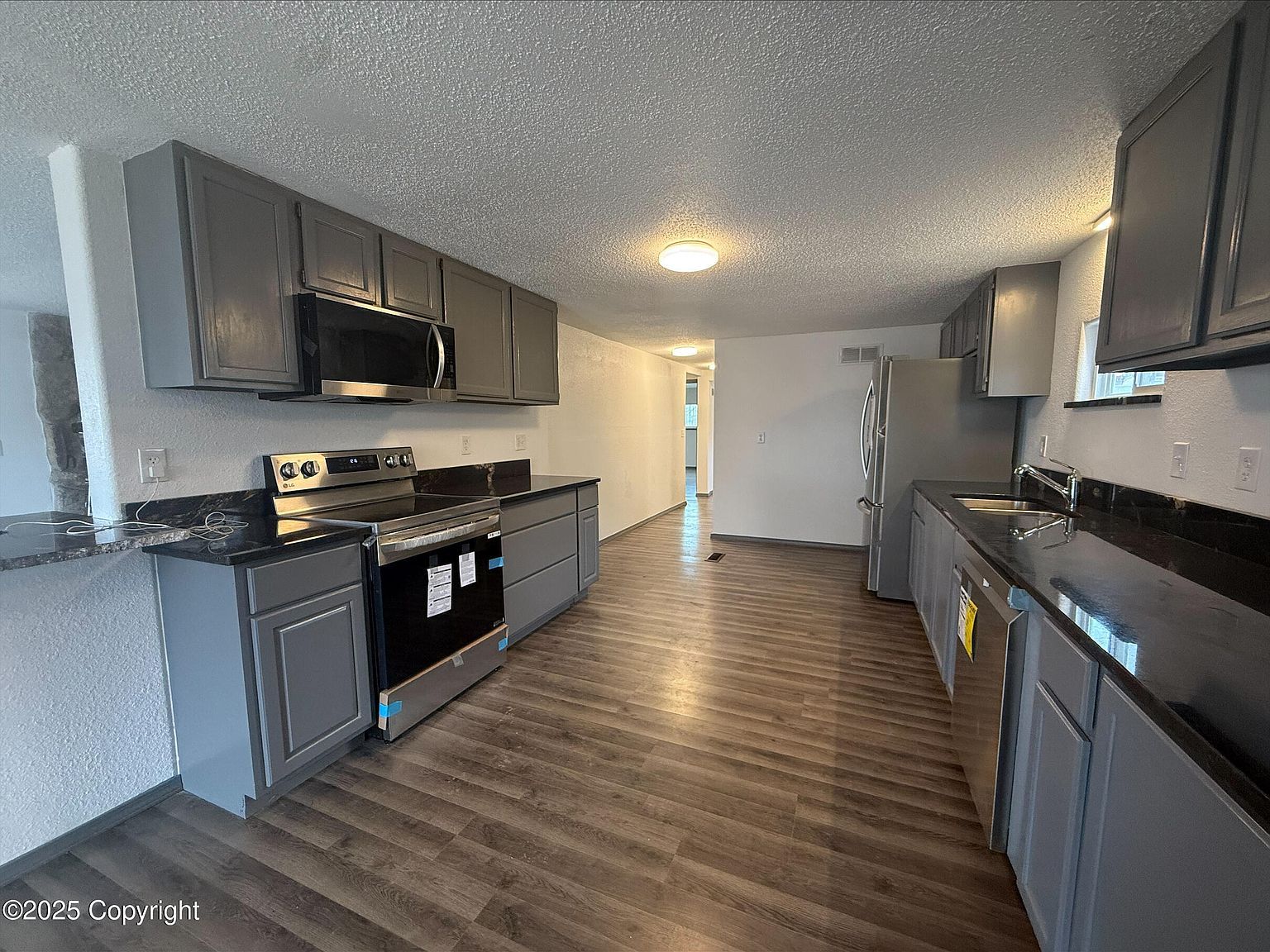 342 Mountain View Ave Casper, WY 82601 - Thumbnail 2