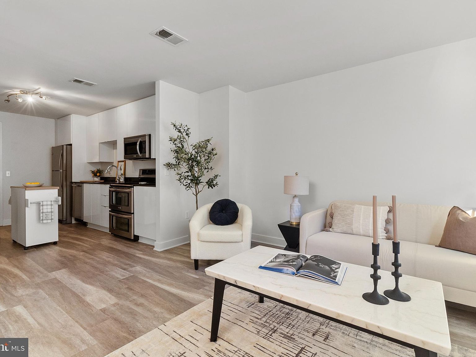 460 New York Ave NW UNIT 405 Washington, DC 20001 - Thumbnail 2