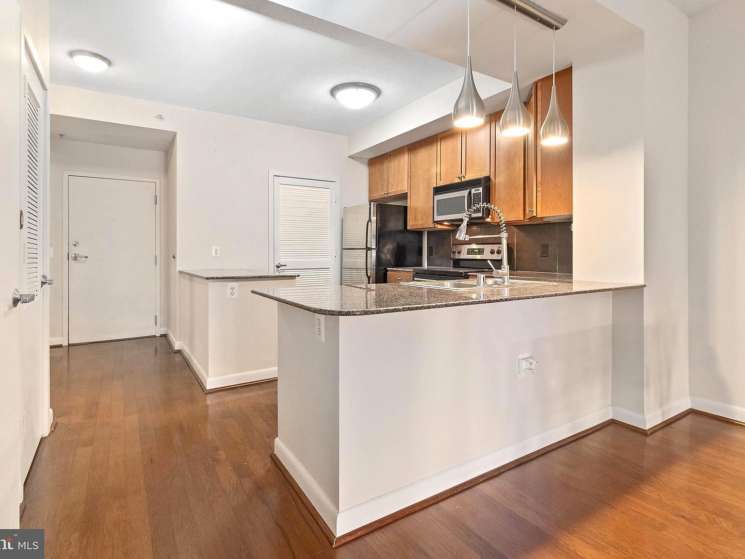 400 Massachusetts Ave NW APT 415 Washington, DC 20001 - Thumbnail 2