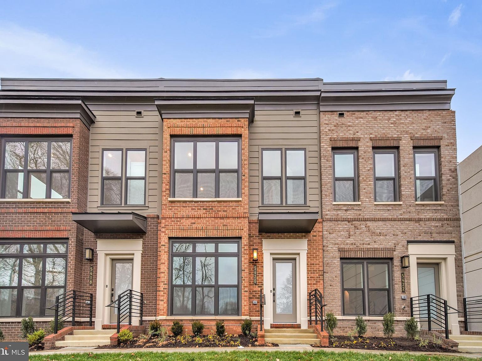 5420 Goshawk Aly Bethesda, MD 20816 - Thumbnail 2