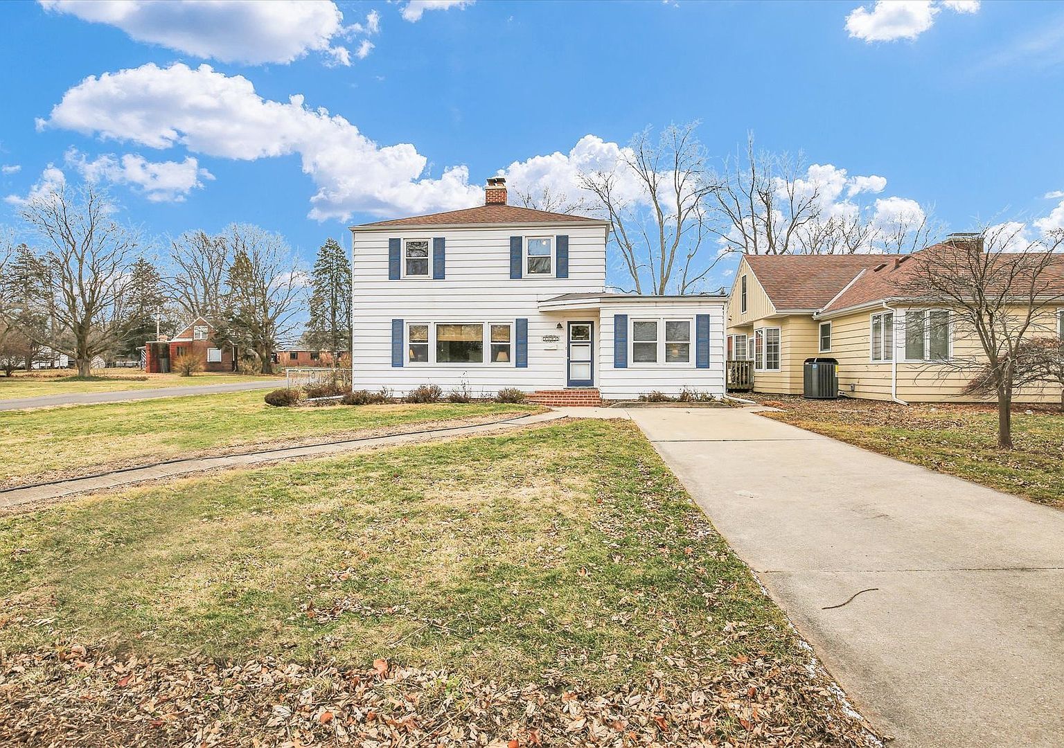 1401 W Healey St Champaign, IL 61821 - Thumbnail 2