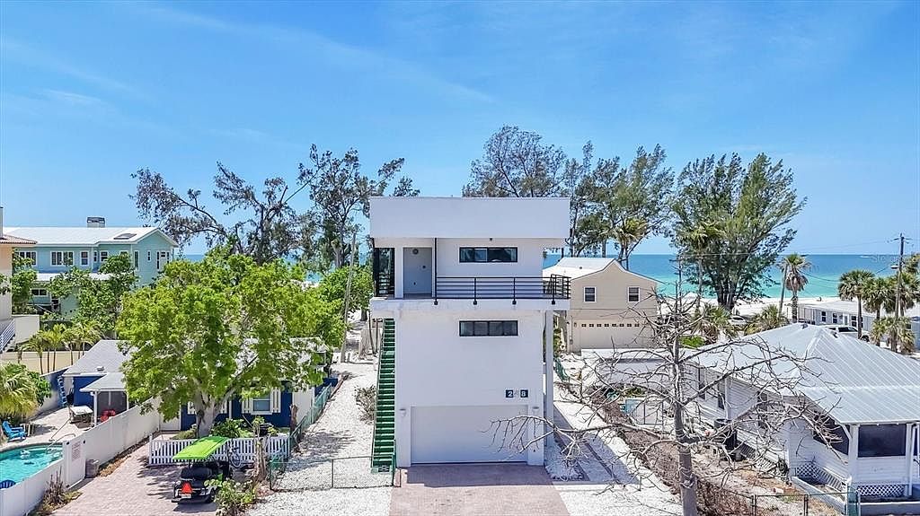 2918 Avenue E Bradenton Beach, FL 34217 - Thumbnail 2