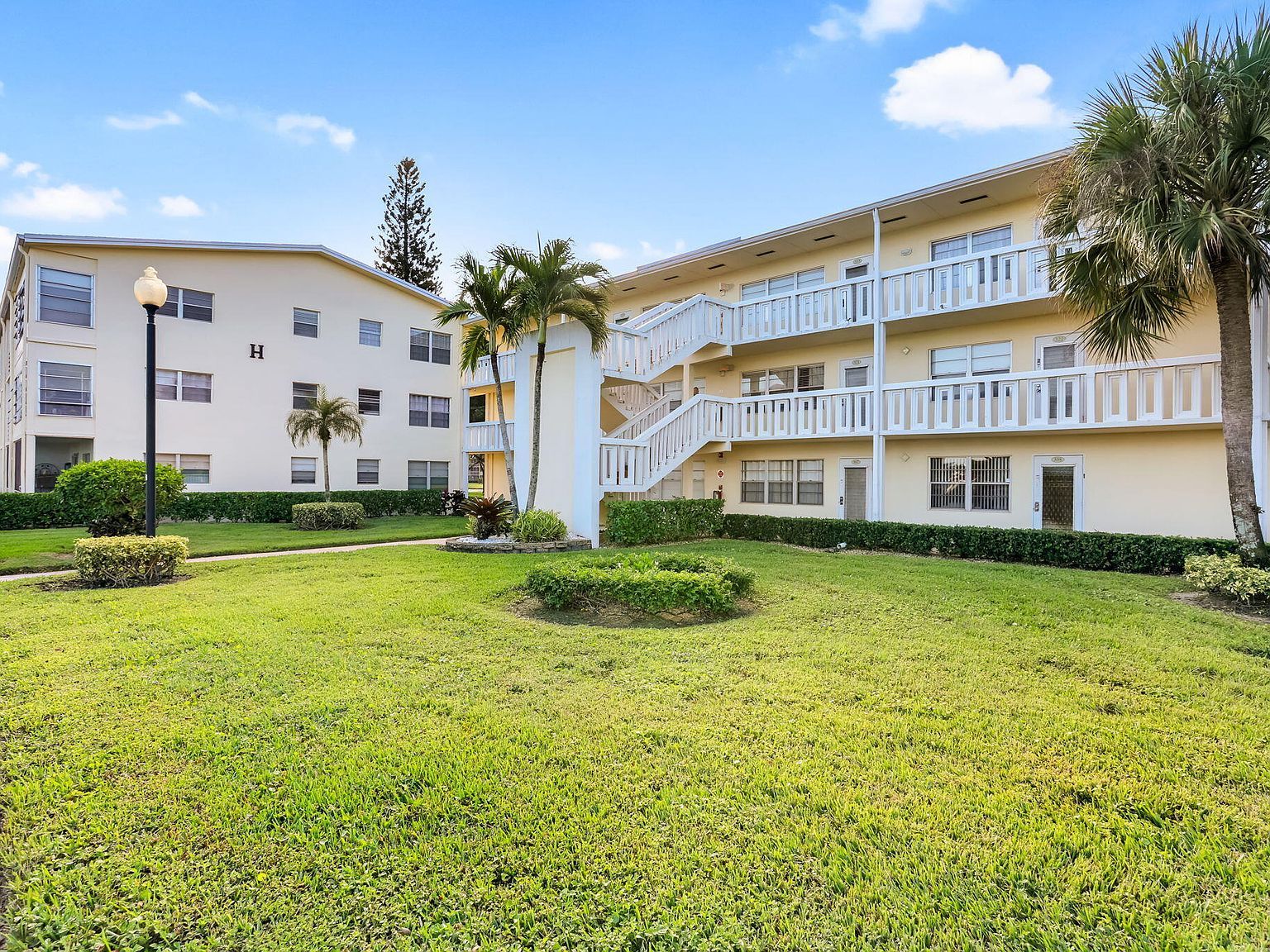 336 Dorset Dr #H Boca Raton, FL 33434 - Thumbnail 2