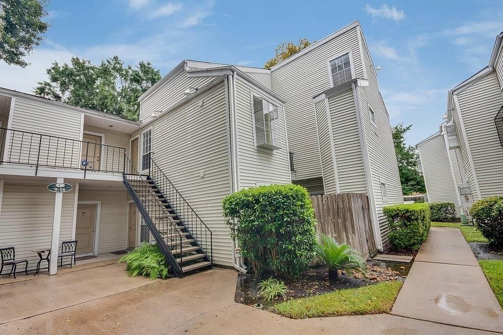 9809 Richmond Ave UNIT C16 Houston, TX 77042 - Thumbnail 2