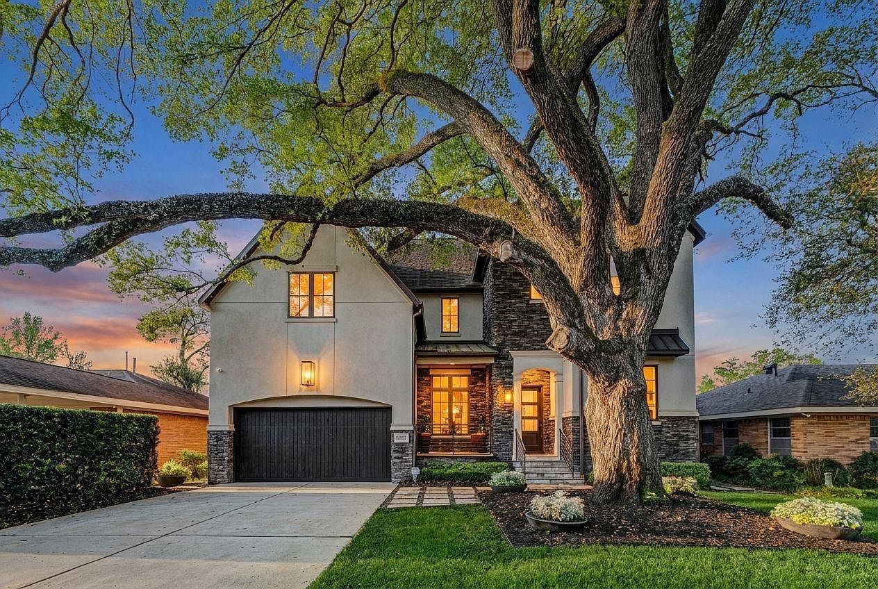 2111 Saxon Dr Houston, TX 77018  | Single Family