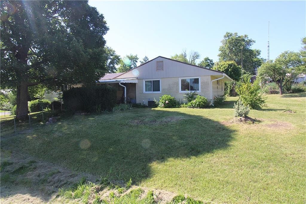 225 E 13th St Horton, KS 66439 - Thumbnail 2