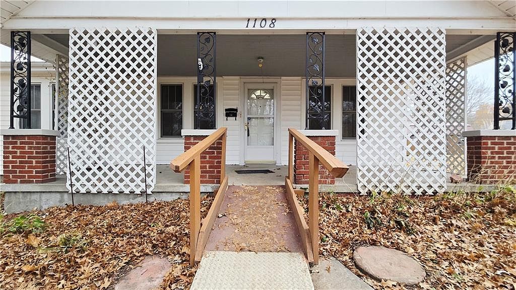 1108 Roosevelt Ave Saint Joseph, MO 64505 - Thumbnail 2