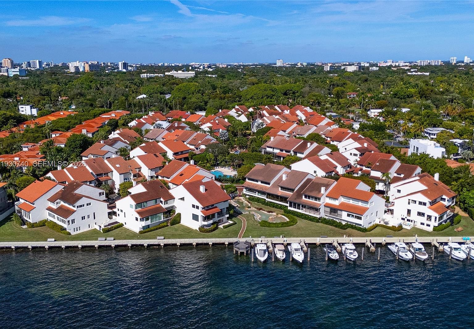 2000 S Bayshore Dr APT 27 Miami, FL 33133 - Thumbnail 2