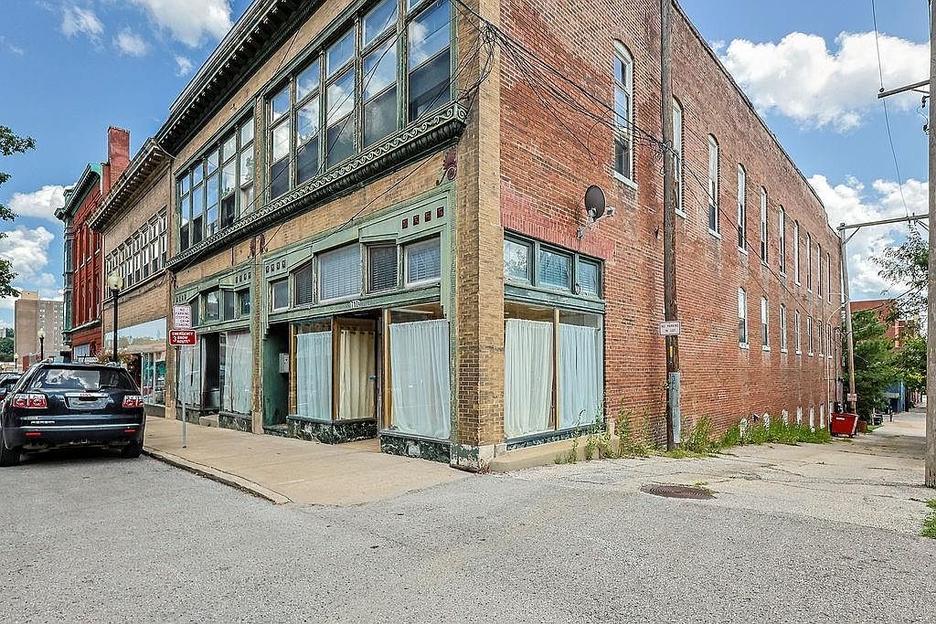 712 Francis St APT A Saint Joseph, MO 64501 - Thumbnail 2