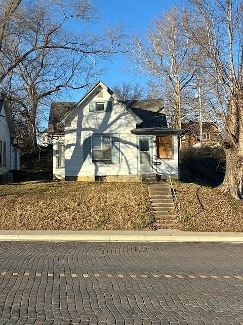 1013 Commercial St Atchison, KS 66002 - Thumbnail 2