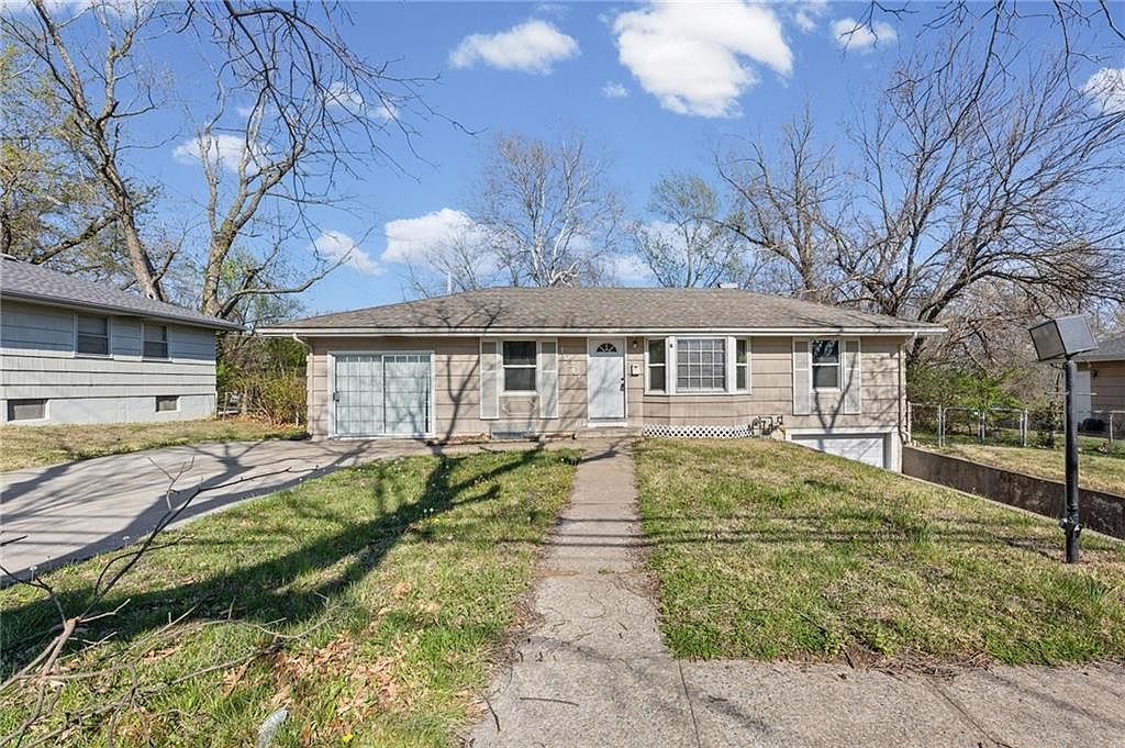 10209 Hillcrest Rd Kansas City, MO 64134  | Single Family