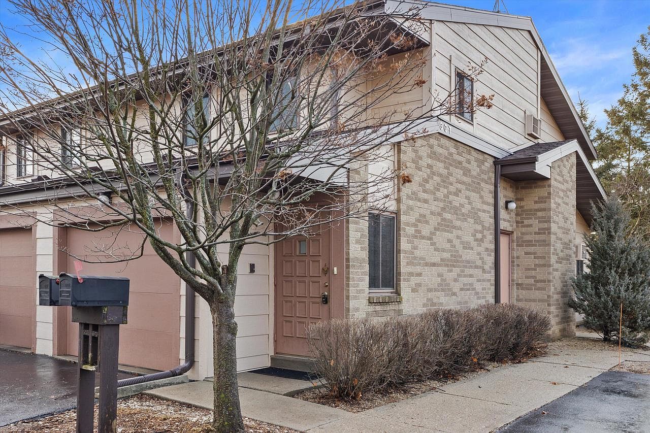 307 Cheviot Chase Unit 6 Waukesha, WI 53186  | Condominium