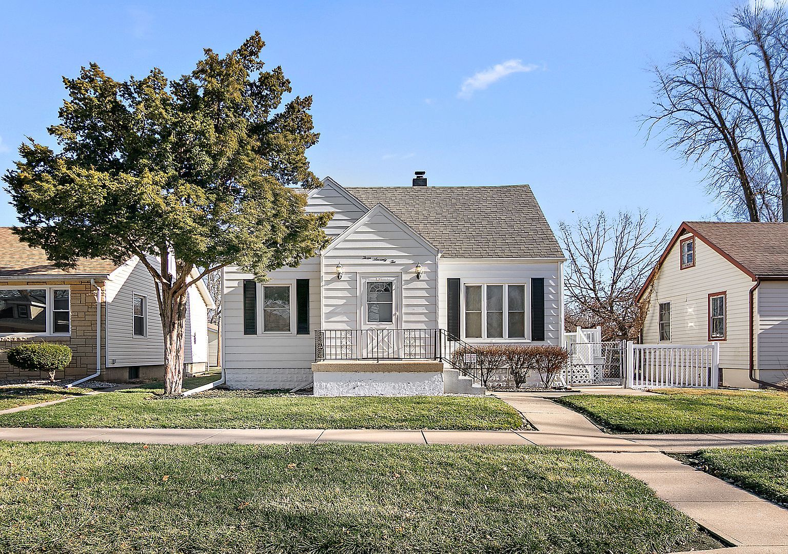 372 S Center Ave Bradley, IL 60915 - Thumbnail 2