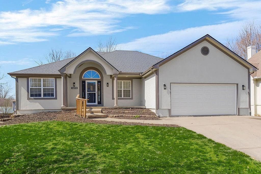 13208 Jims Ct Smithville, MO 64089 - Thumbnail 2