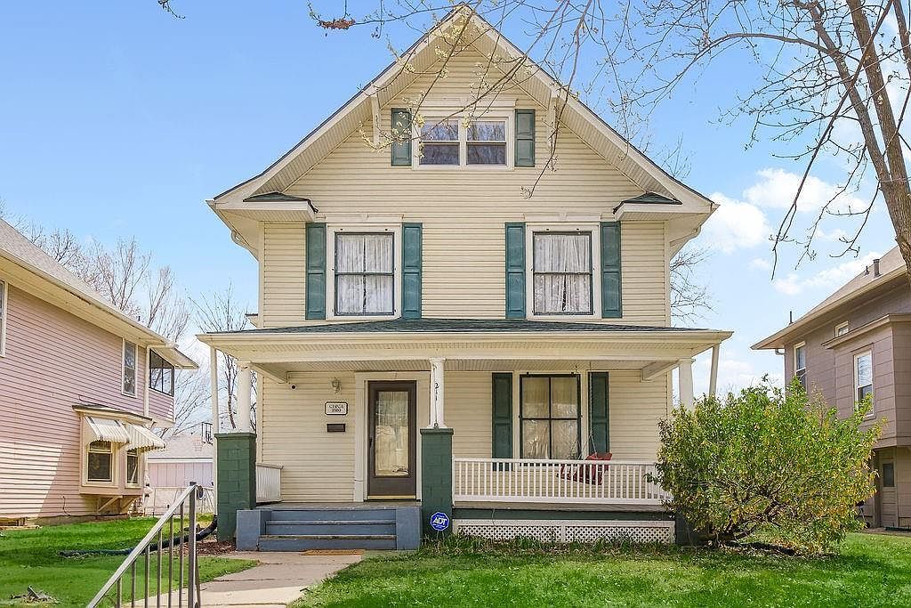 211 Vine St Leavenworth, KS 66048  | Single Family