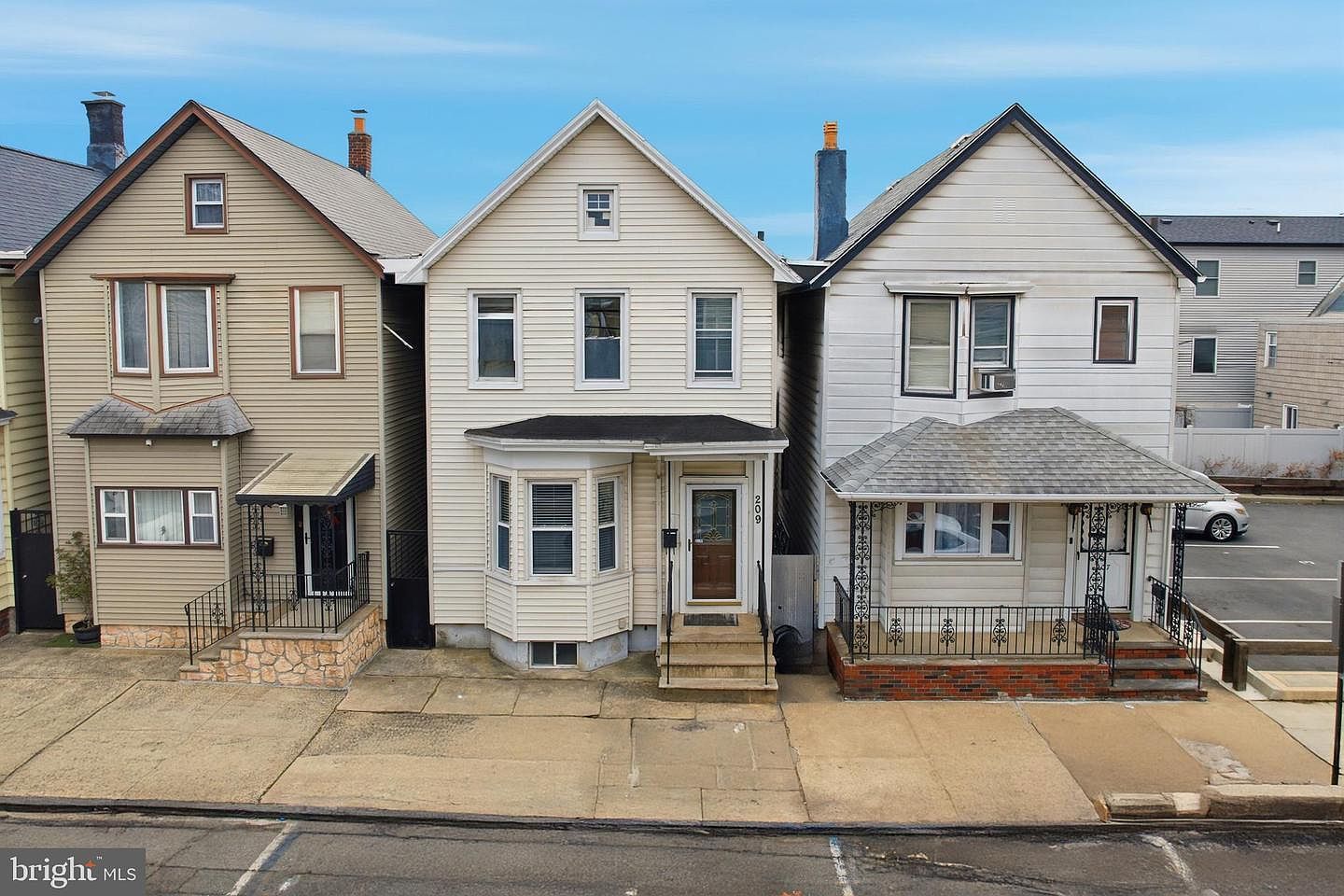 209 Hamilton St Harrison, NJ 07029 - Thumbnail 2