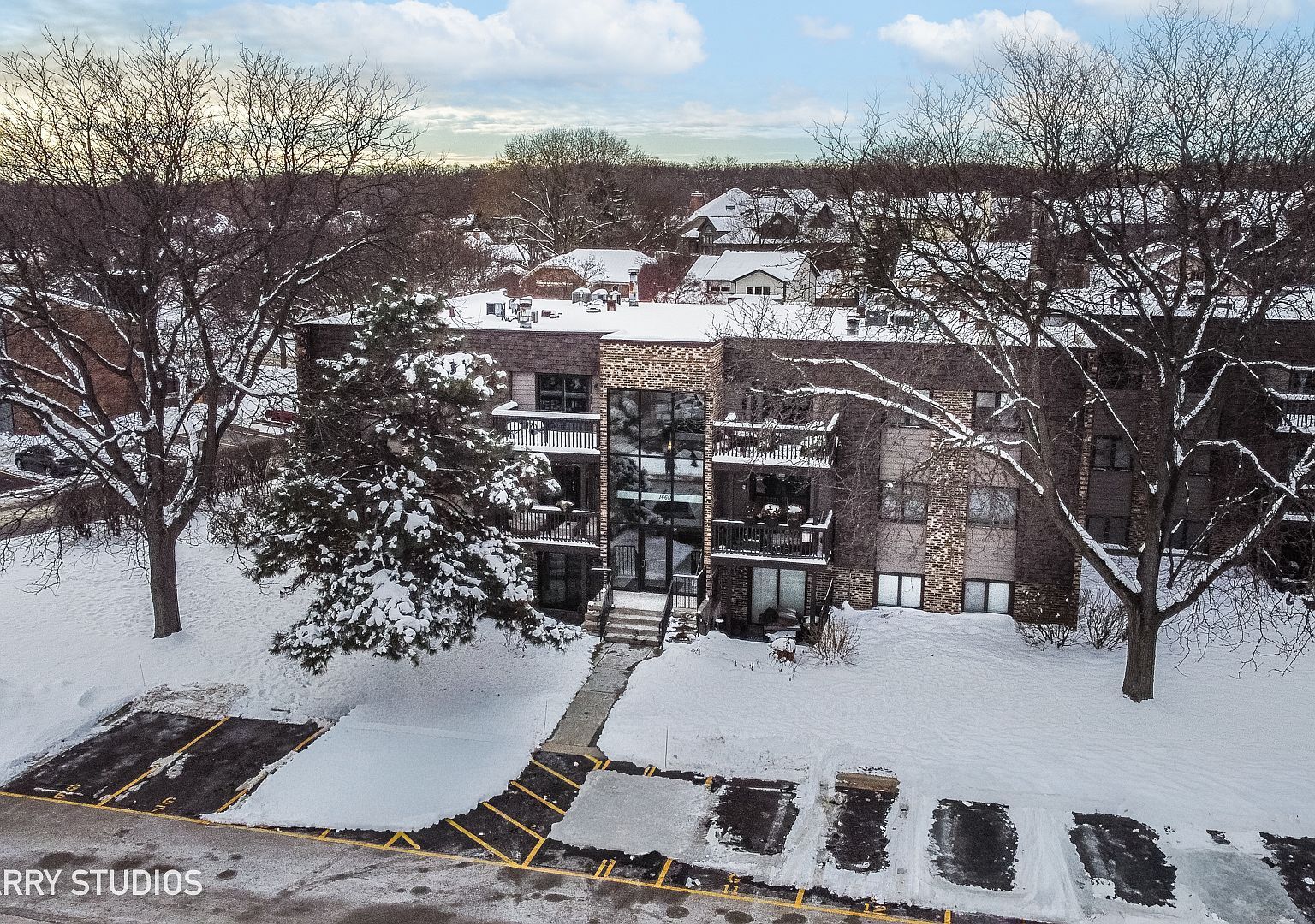 1460 Stonebridge Cir APT G9 Wheaton, IL 60189 - Thumbnail 2