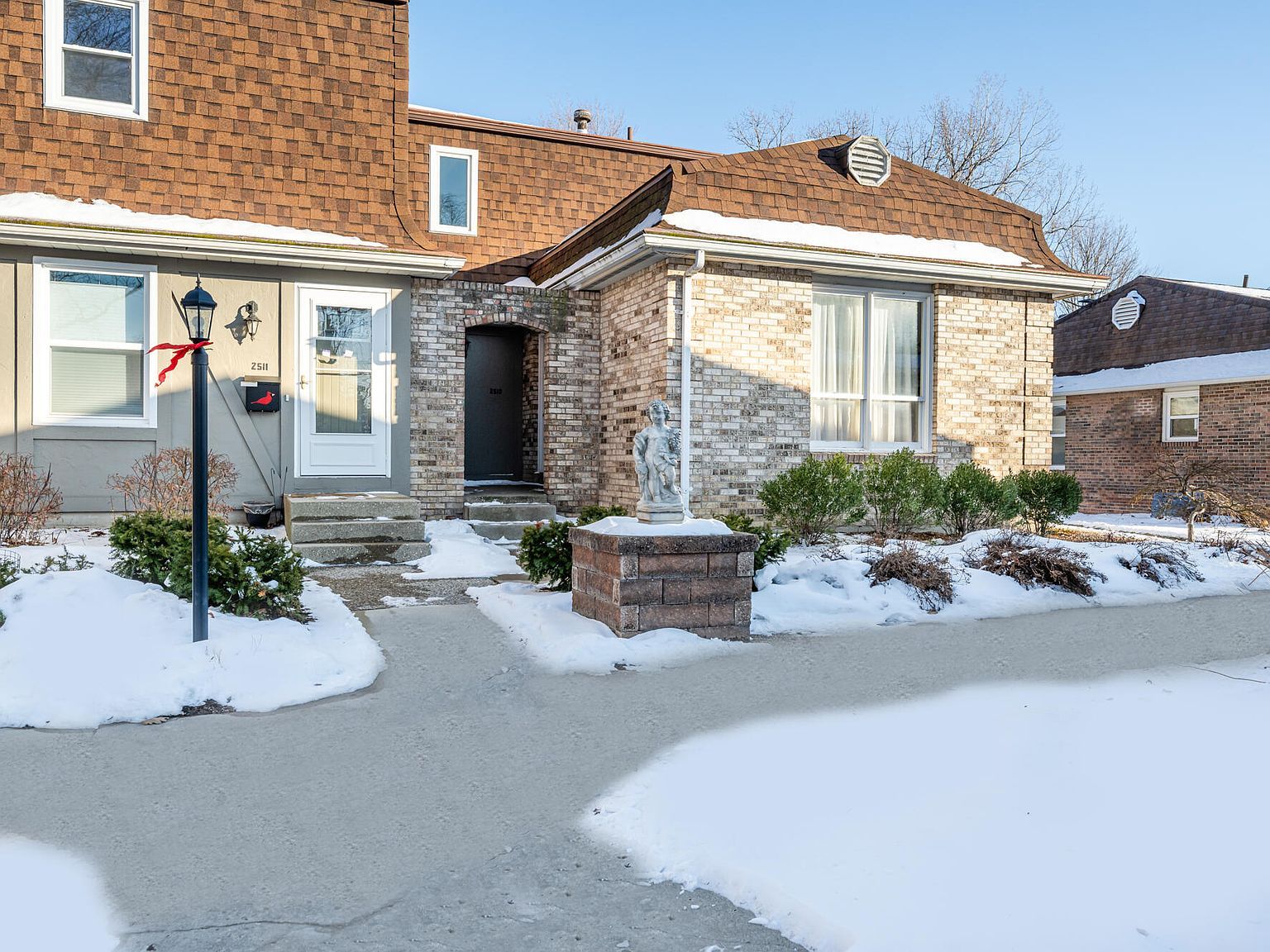 2510 Essex Ct Saint Joseph, MI 49085 - Thumbnail 2